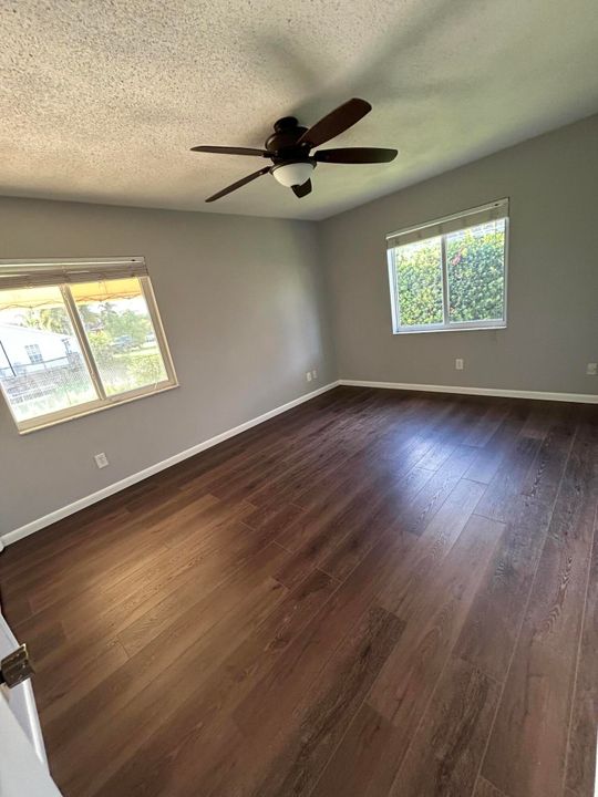 For Rent: $3,300 (3 beds, 2 baths, 1392 Square Feet)