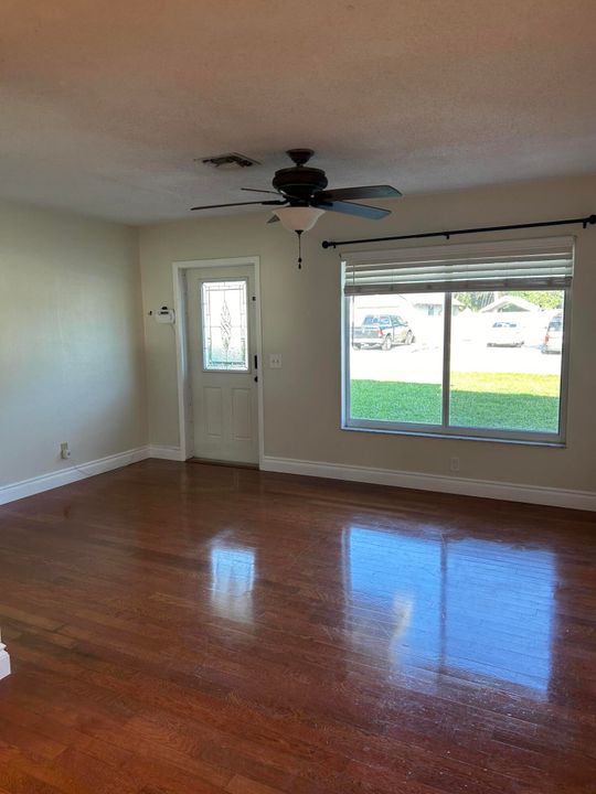 For Rent: $3,300 (3 beds, 2 baths, 1392 Square Feet)