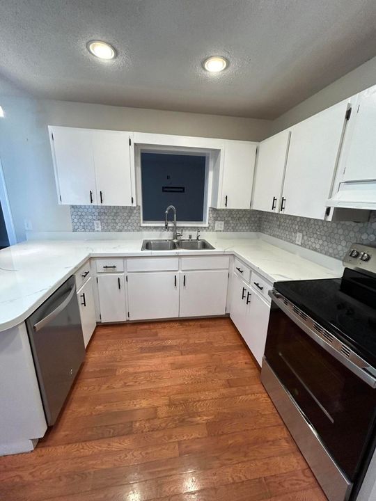 For Rent: $3,300 (3 beds, 2 baths, 1392 Square Feet)