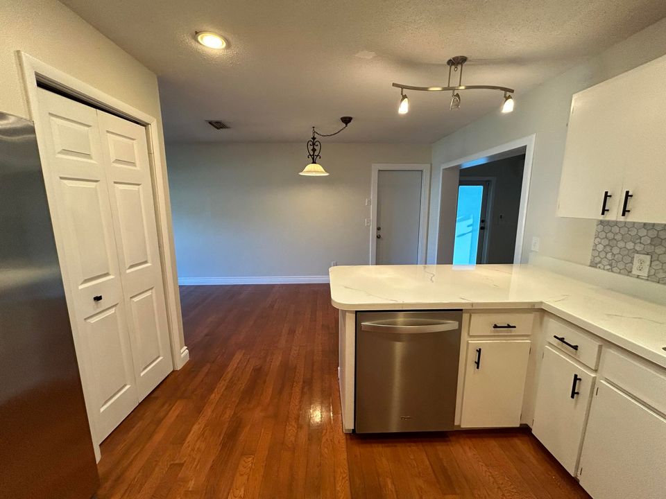 For Rent: $3,300 (3 beds, 2 baths, 1392 Square Feet)