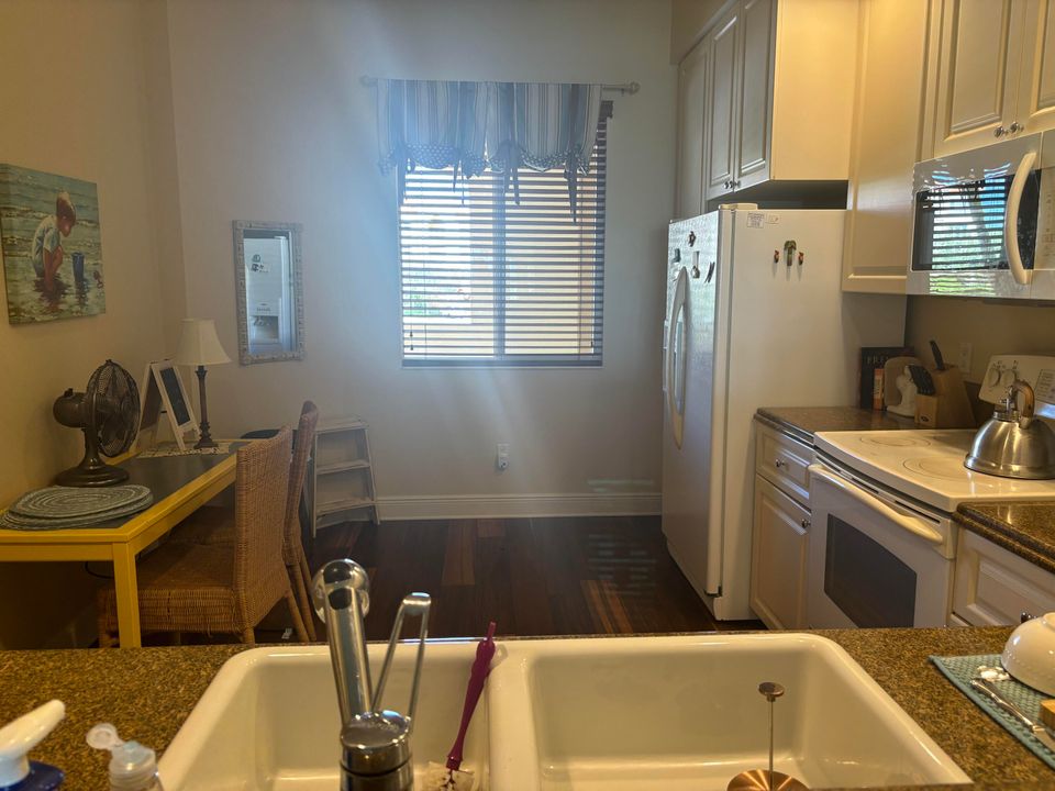 For Rent: $4,500 (2 beds, 2 baths, 1989 Square Feet)