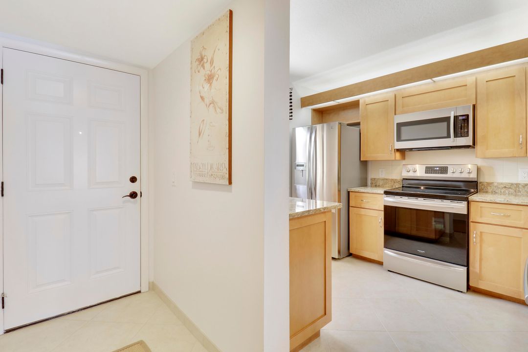 For Sale: $649,000 (2 beds, 2 baths, 1385 Square Feet)