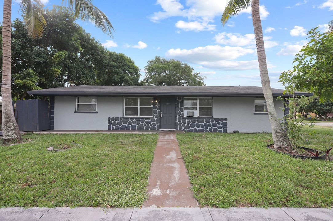 For Sale: $405,000 (3 beds, 2 baths, 1450 Square Feet)