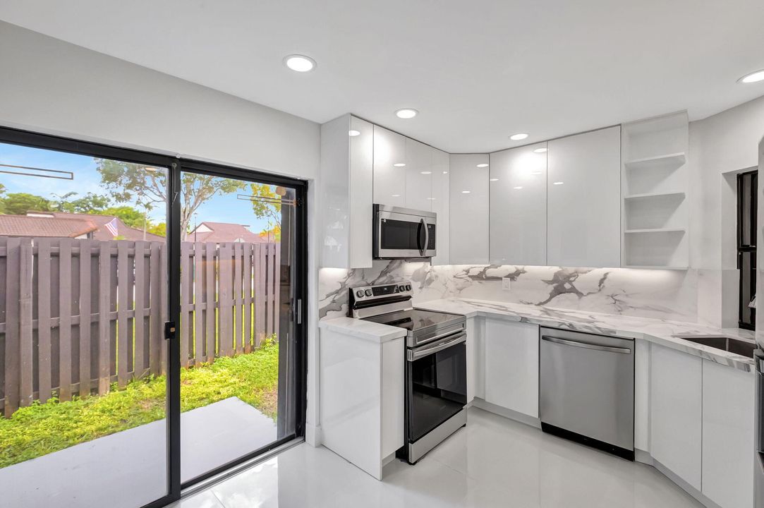 For Sale: $495,000 (3 beds, 2 baths, 1168 Square Feet)