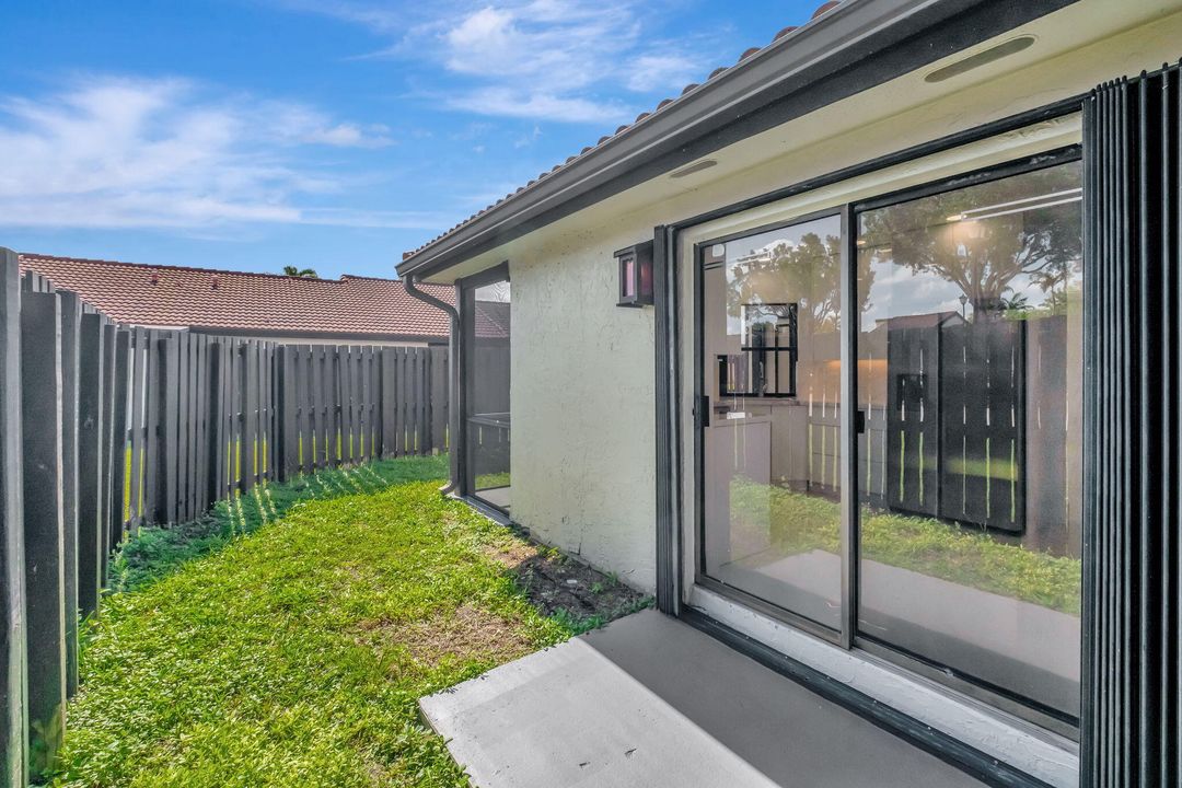 For Sale: $495,000 (3 beds, 2 baths, 1168 Square Feet)