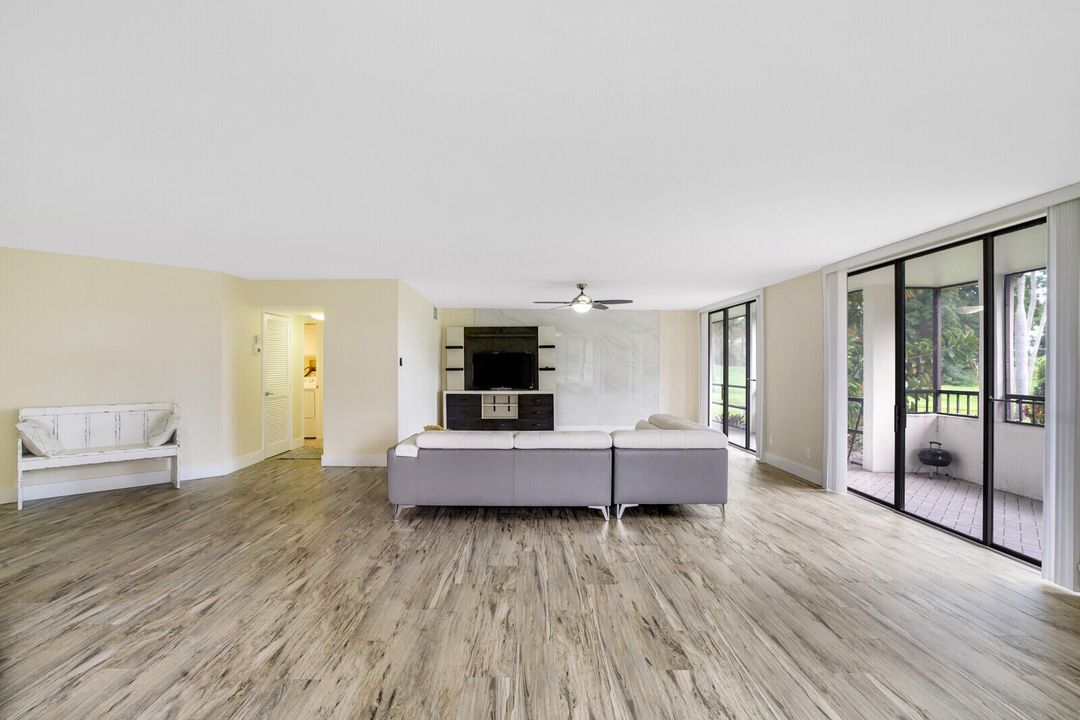 For Sale: $343,900 (2 beds, 2 baths, 1829 Square Feet)