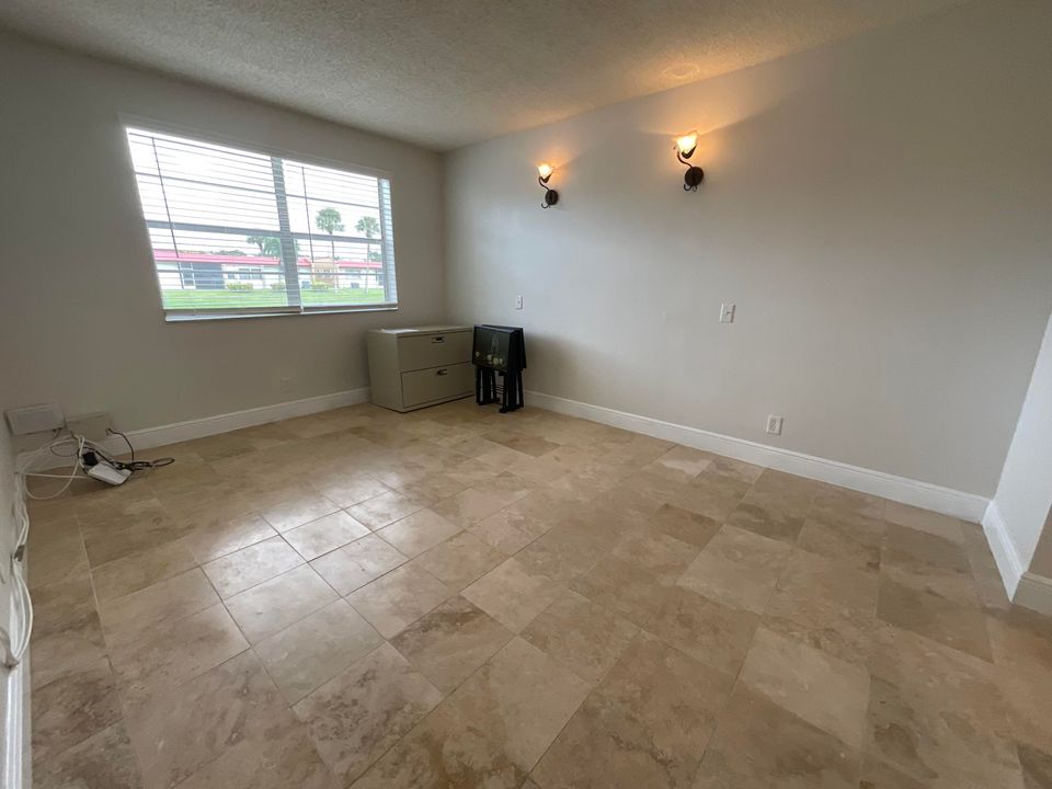 For Rent: $1,600 (1 beds, 1 baths, 704 Square Feet)