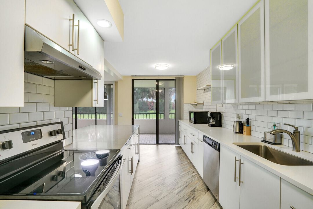 For Sale: $343,900 (2 beds, 2 baths, 1829 Square Feet)