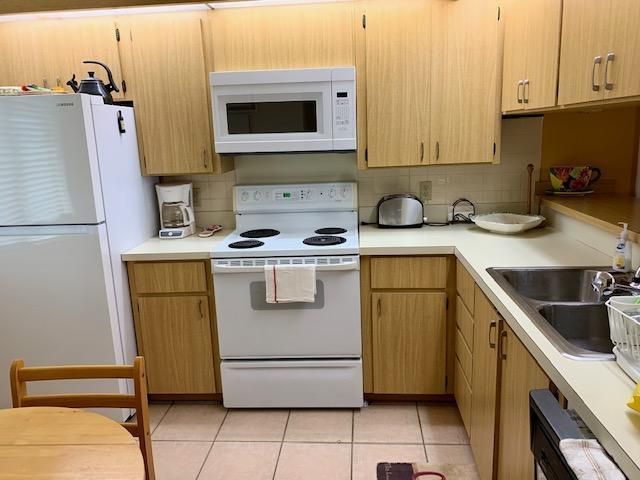 For Rent: $4,500 (2 beds, 2 baths, 1385 Square Feet)