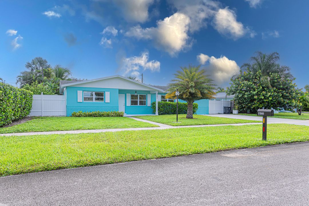 For Sale: $799,900 (4 beds, 2 baths, 1799 Square Feet)