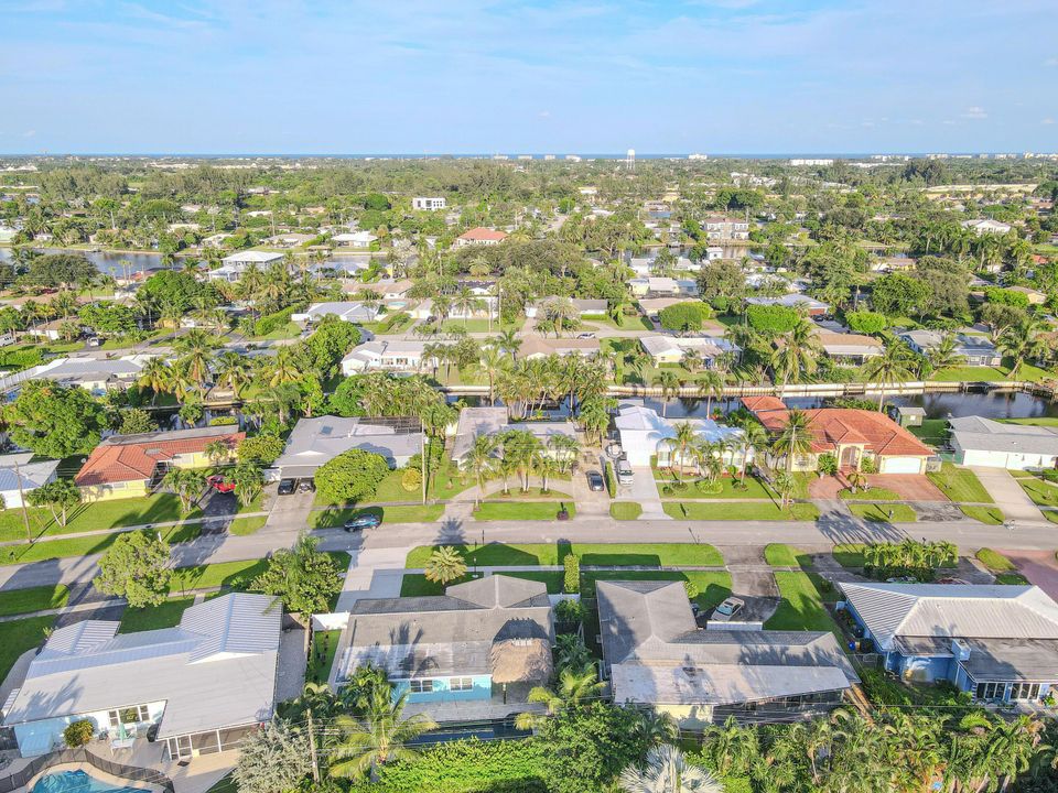 For Sale: $799,900 (4 beds, 2 baths, 1799 Square Feet)