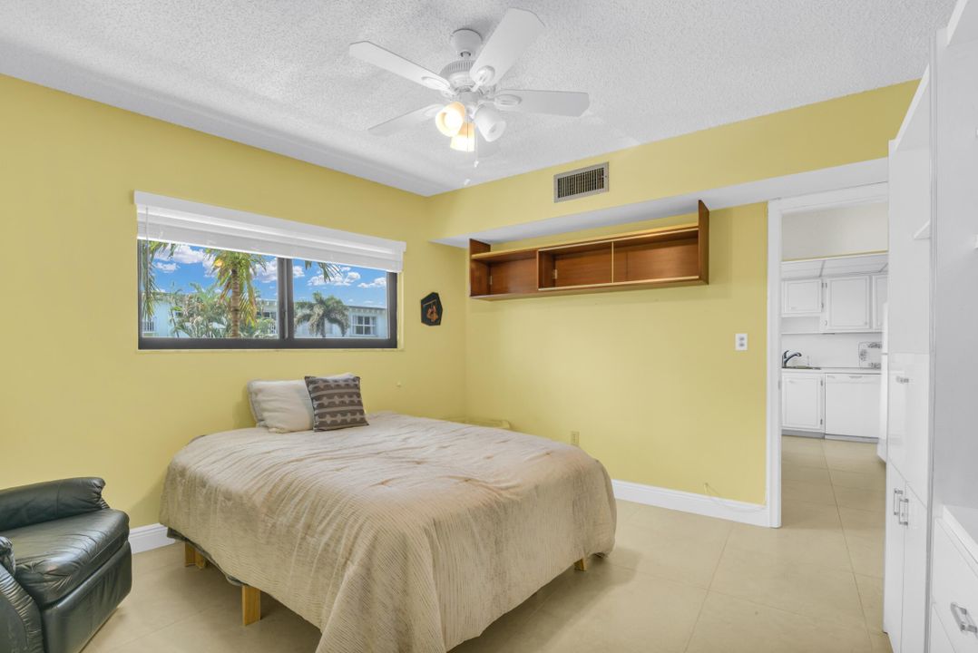 For Sale: $300,000 (2 beds, 2 baths, 1121 Square Feet)