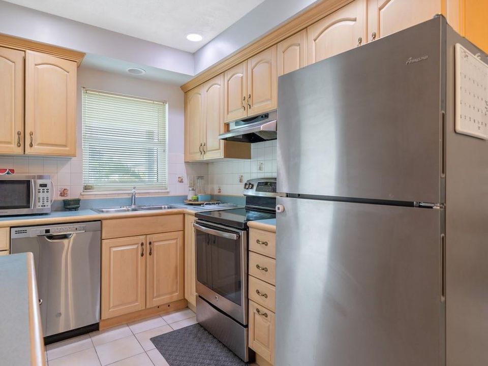 For Sale: $335,000 (2 beds, 2 baths, 1445 Square Feet)