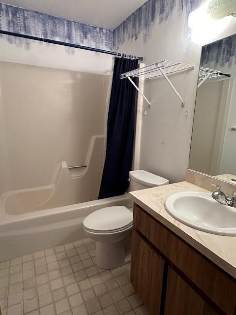 For Sale: $269,900 (2 beds, 1 baths, 840 Square Feet)