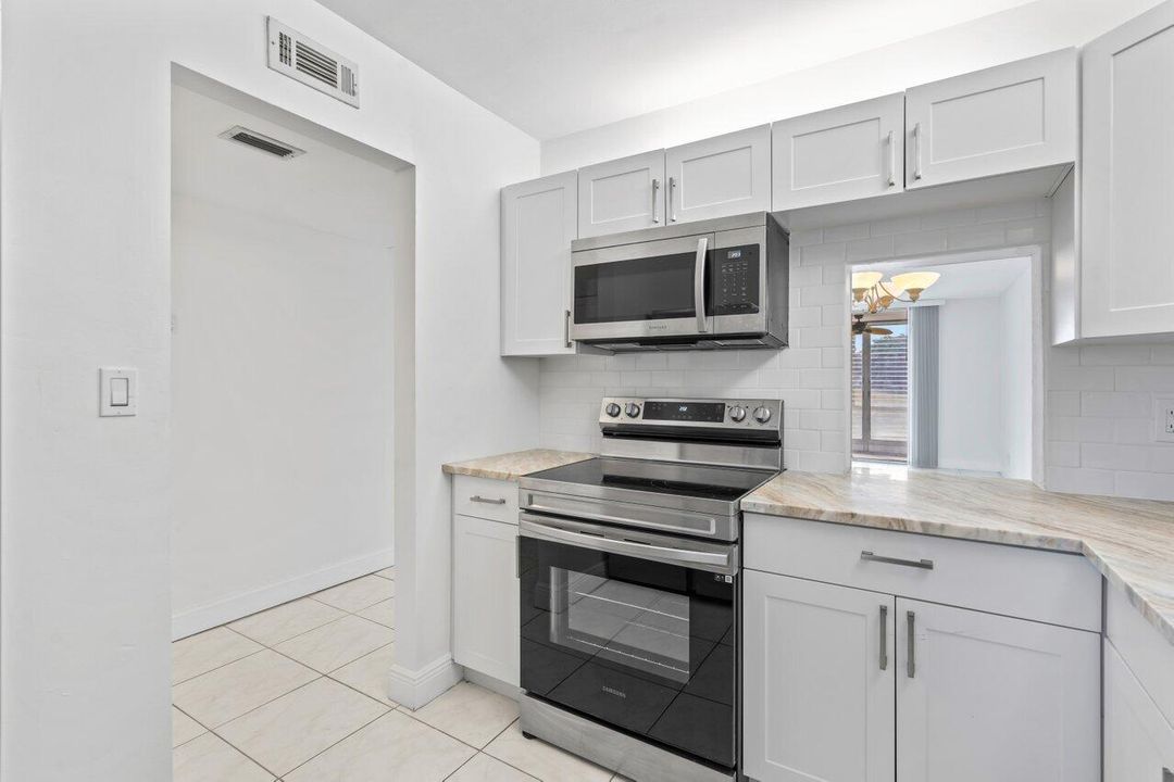 For Sale: $215,000 (2 beds, 2 baths, 1050 Square Feet)