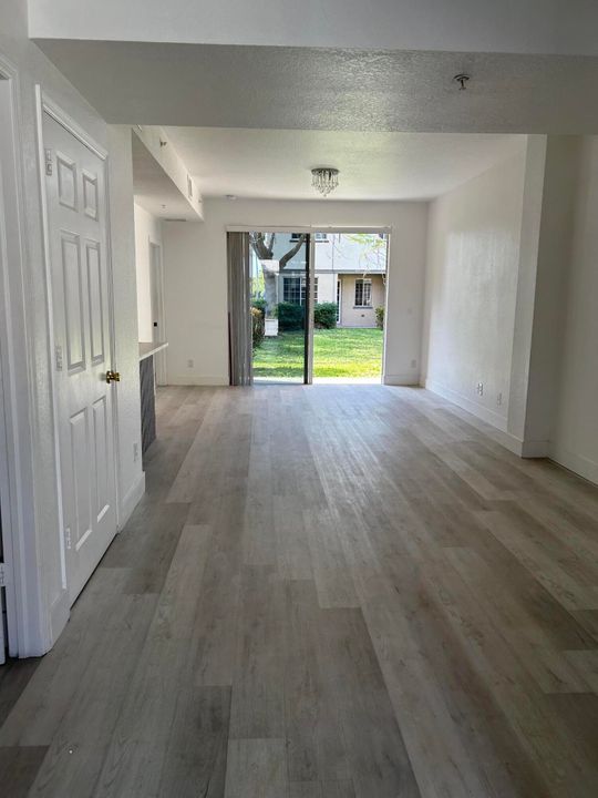 For Rent: $1,900 (2 beds, 2 baths, 855 Square Feet)