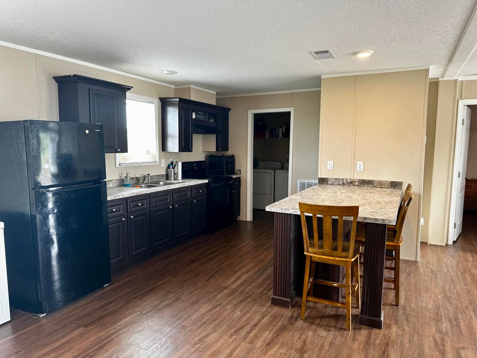 For Sale: $229,900 (3 beds, 2 baths, 1195 Square Feet)