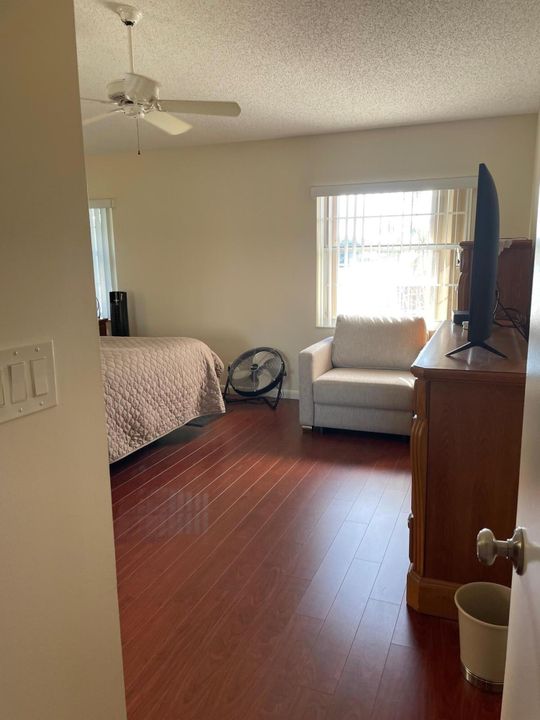 For Rent: $3,200 (2 beds, 2 baths, 1700 Square Feet)