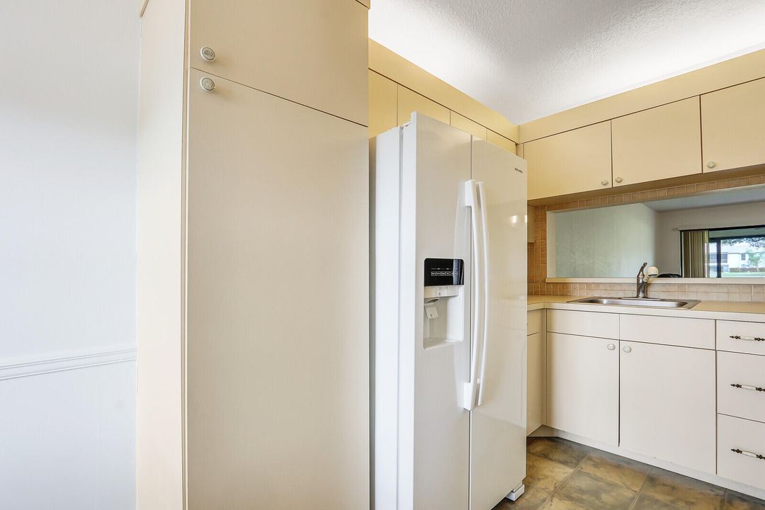 For Sale: $339,000 (2 beds, 2 baths, 1178 Square Feet)