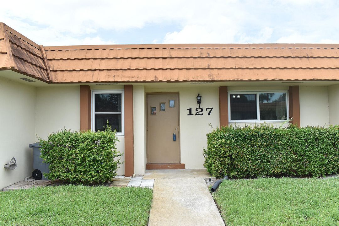 For Sale: $168,000 (2 beds, 2 baths, 999 Square Feet)