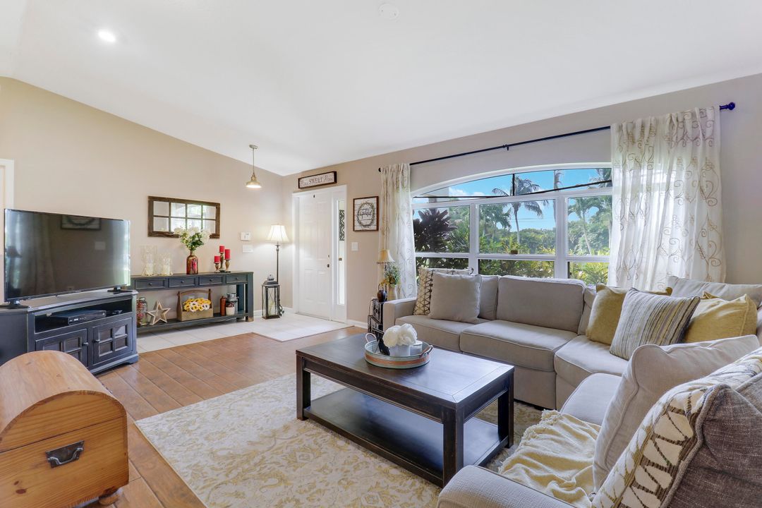 For Sale: $927,900 (3 beds, 2 baths, 1758 Square Feet)