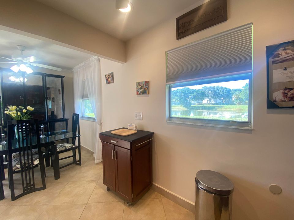 For Sale: $230,000 (2 beds, 2 baths, 880 Square Feet)