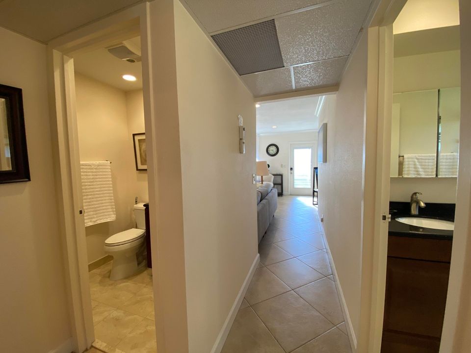 For Sale: $230,000 (2 beds, 2 baths, 880 Square Feet)