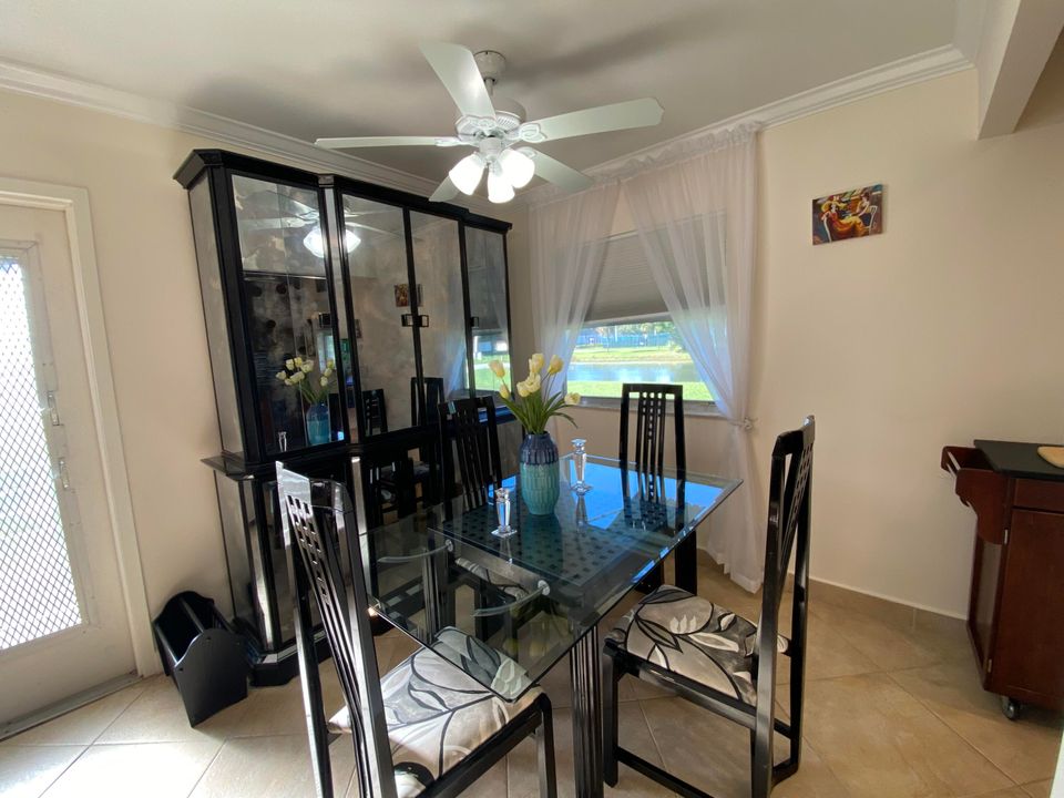 For Sale: $230,000 (2 beds, 2 baths, 880 Square Feet)