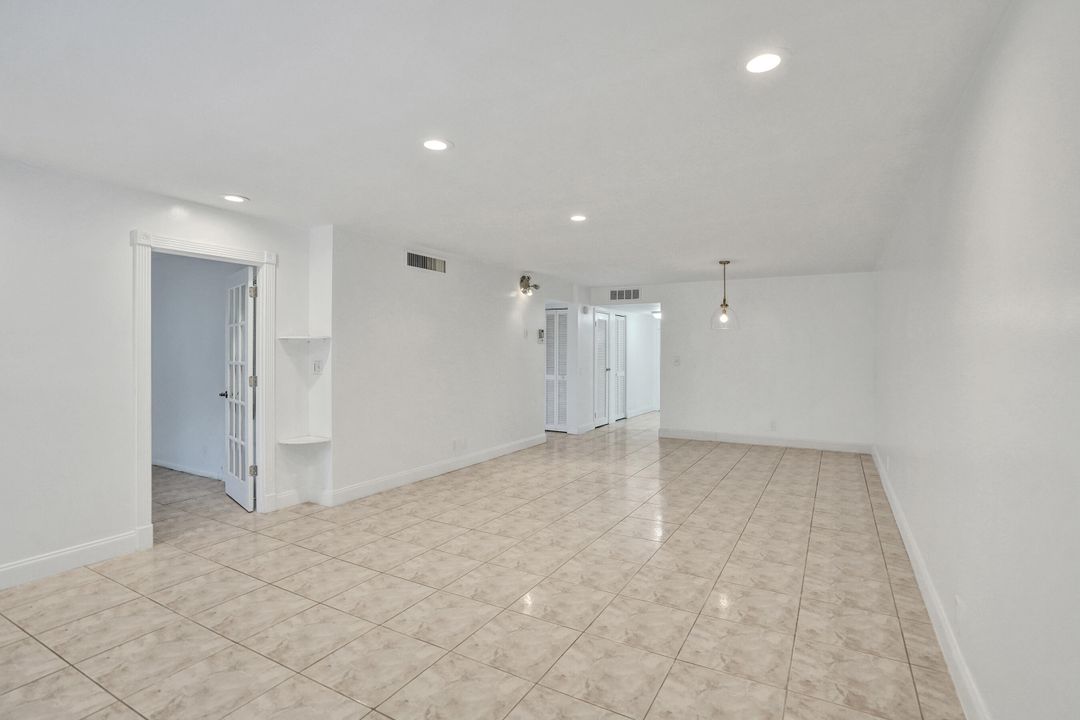 For Sale: $190,000 (2 beds, 2 baths, 1130 Square Feet)