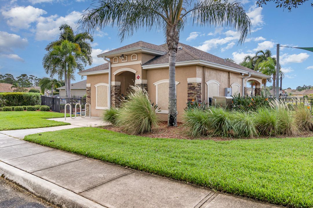 For Sale: $325,000 (3 beds, 2 baths, 1676 Square Feet)