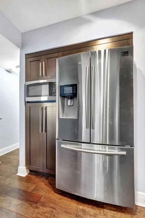 For Sale: $450,000 (2 beds, 2 baths, 1031 Square Feet)