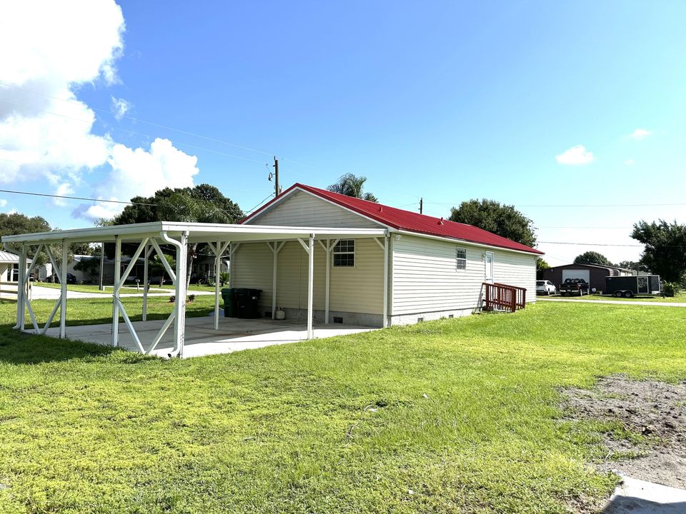 For Sale: $272,000 (3 beds, 2 baths, 1200 Square Feet)