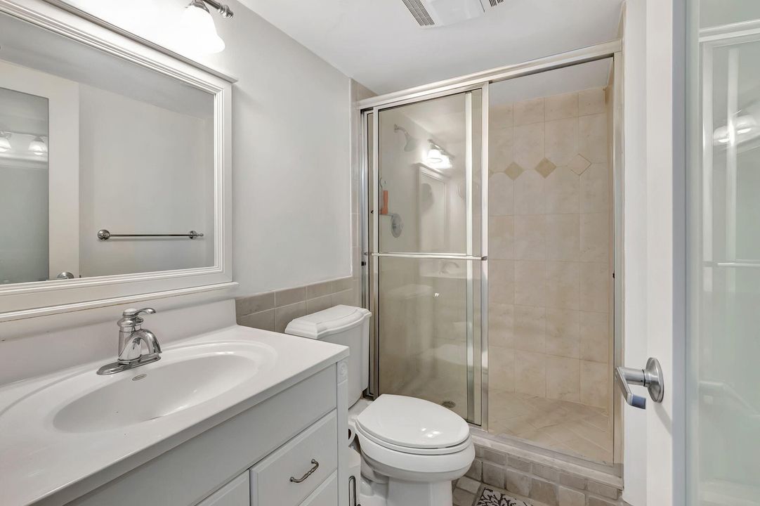 For Sale: $450,000 (2 beds, 2 baths, 1031 Square Feet)