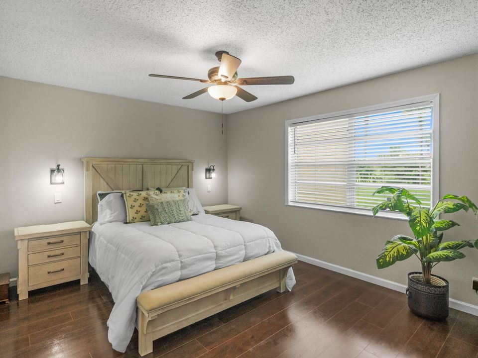 Active With Contract: $187,000 (2 beds, 2 baths, 1021 Square Feet)