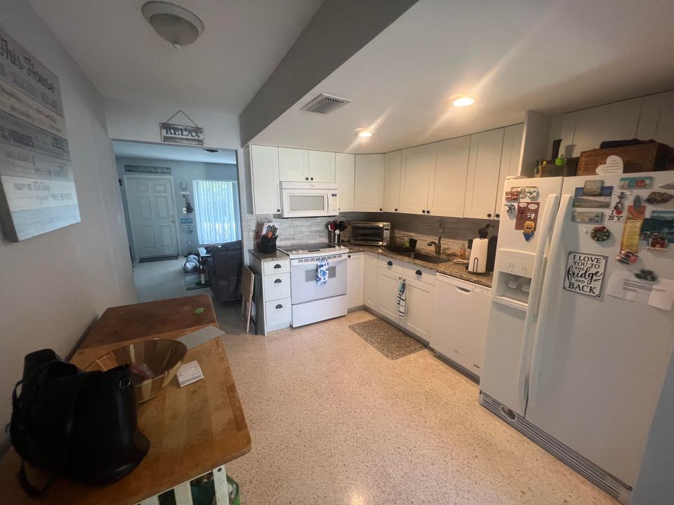 For Rent: $2,800 (2 beds, 4 baths, 1158 Square Feet)