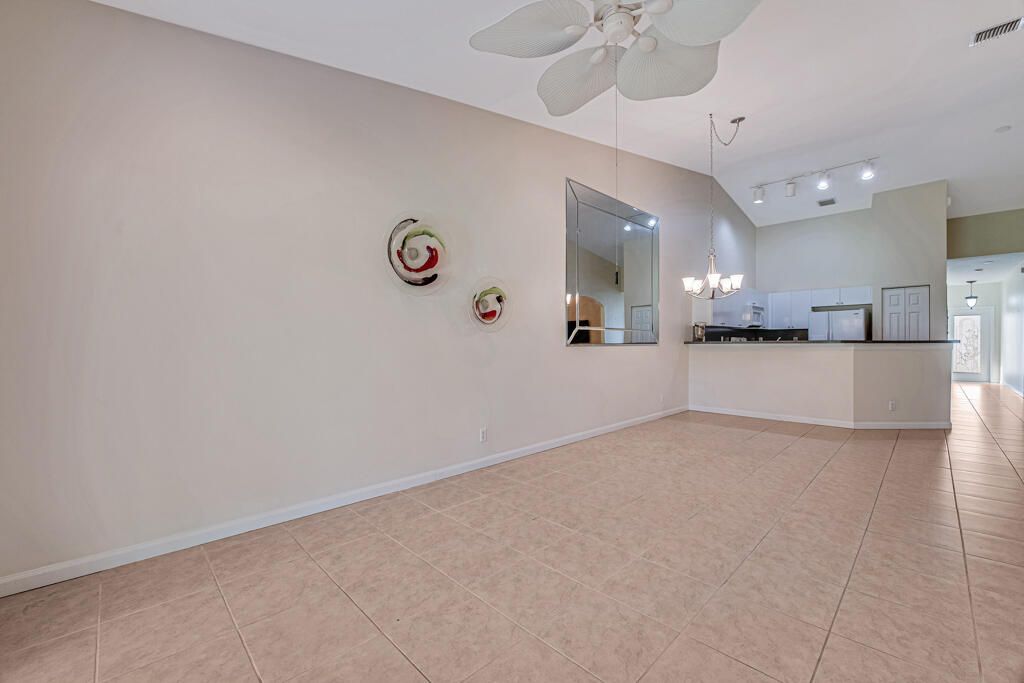 For Sale: $370,000 (2 beds, 2 baths, 1259 Square Feet)