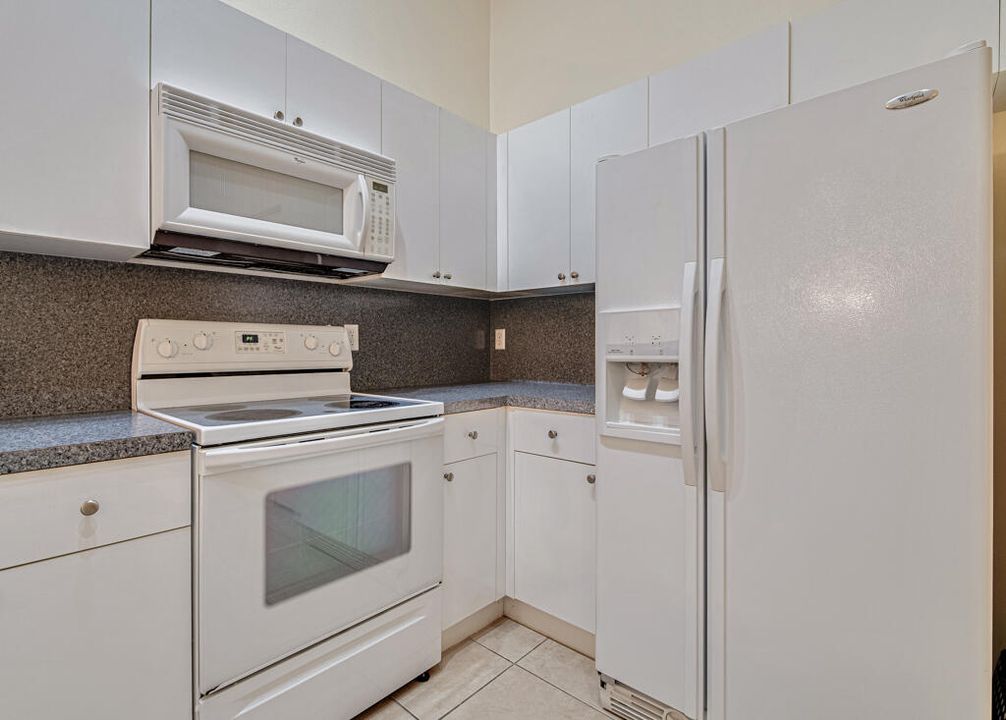 For Sale: $370,000 (2 beds, 2 baths, 1259 Square Feet)