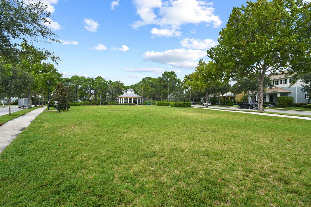 For Sale: $925,000 (4 beds, 3 baths, 2550 Square Feet)