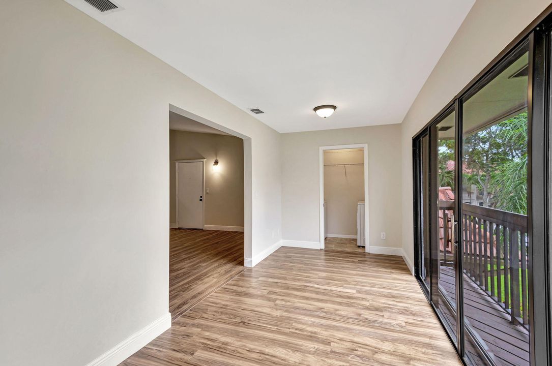 For Sale: $344,900 (2 beds, 2 baths, 1035 Square Feet)