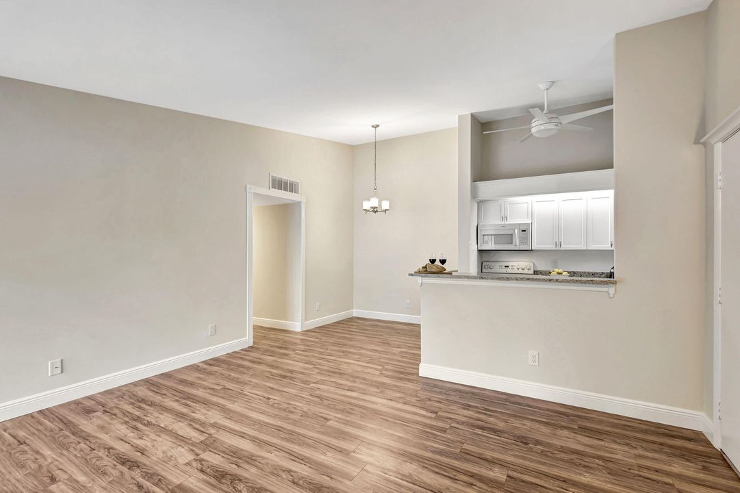 For Sale: $344,900 (2 beds, 2 baths, 1035 Square Feet)