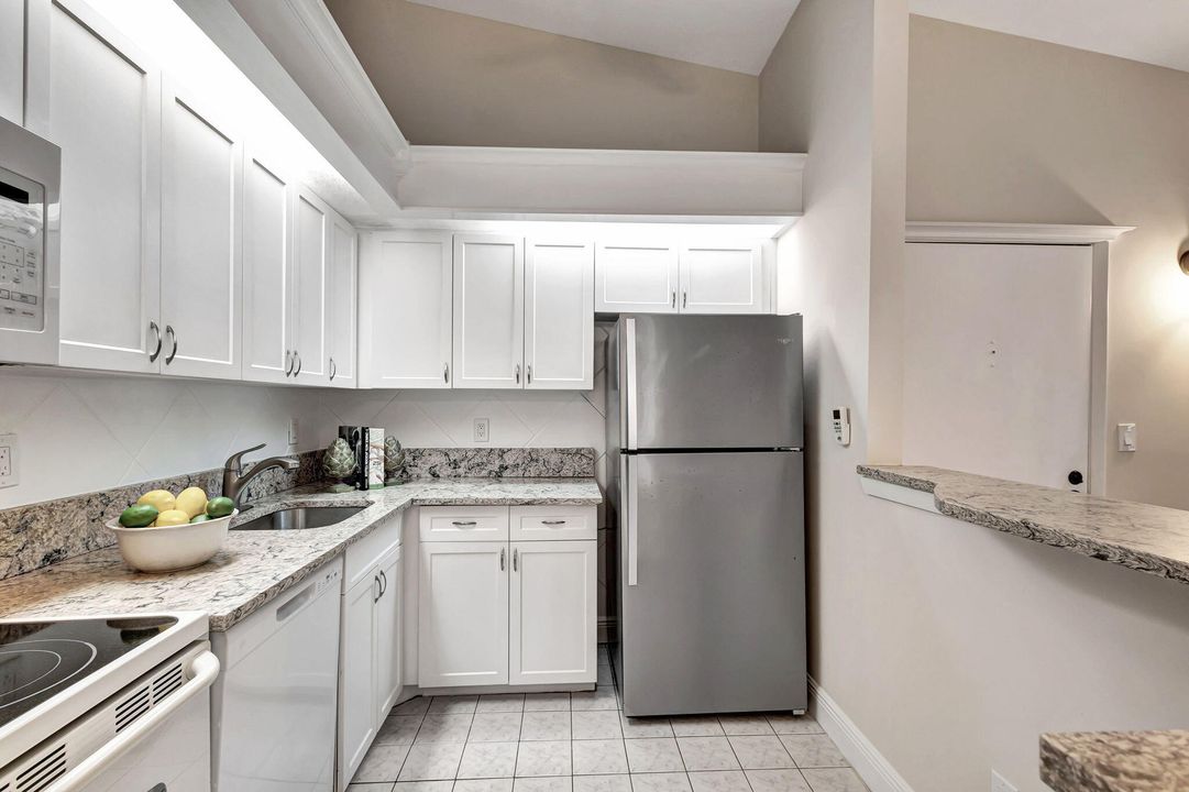 For Sale: $344,900 (2 beds, 2 baths, 1035 Square Feet)