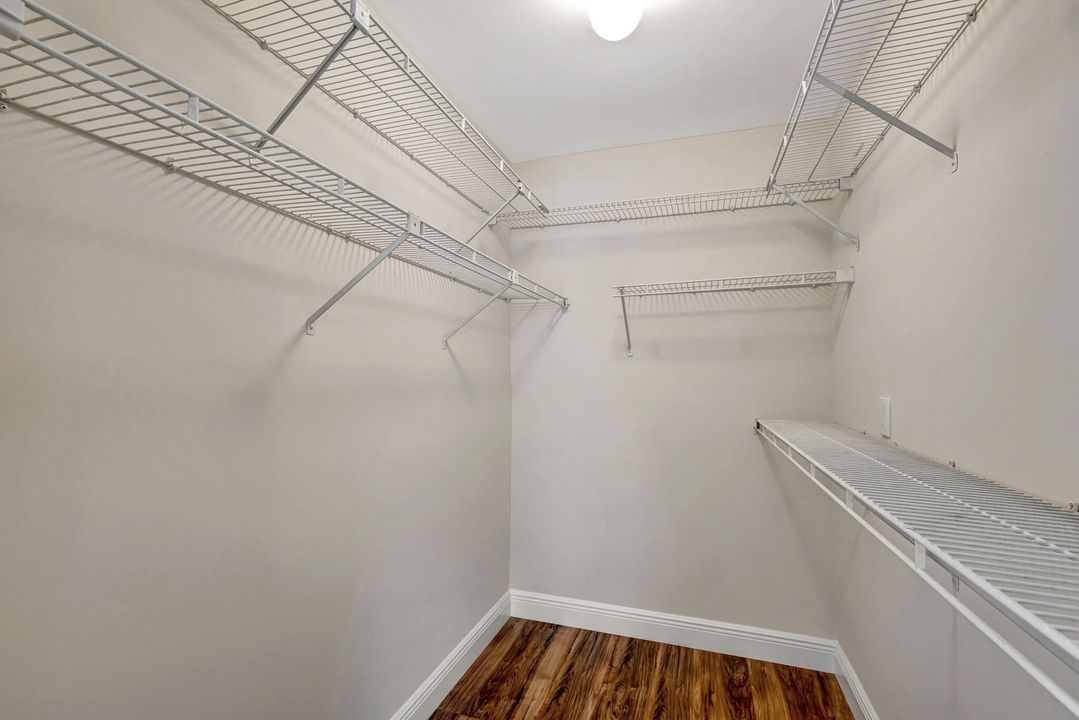 For Sale: $344,900 (2 beds, 2 baths, 1035 Square Feet)