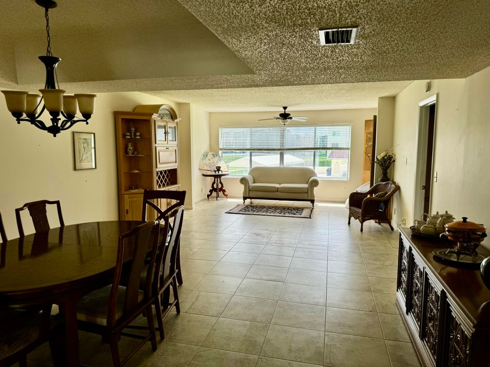 For Sale: $199,000 (2 beds, 2 baths, 1400 Square Feet)