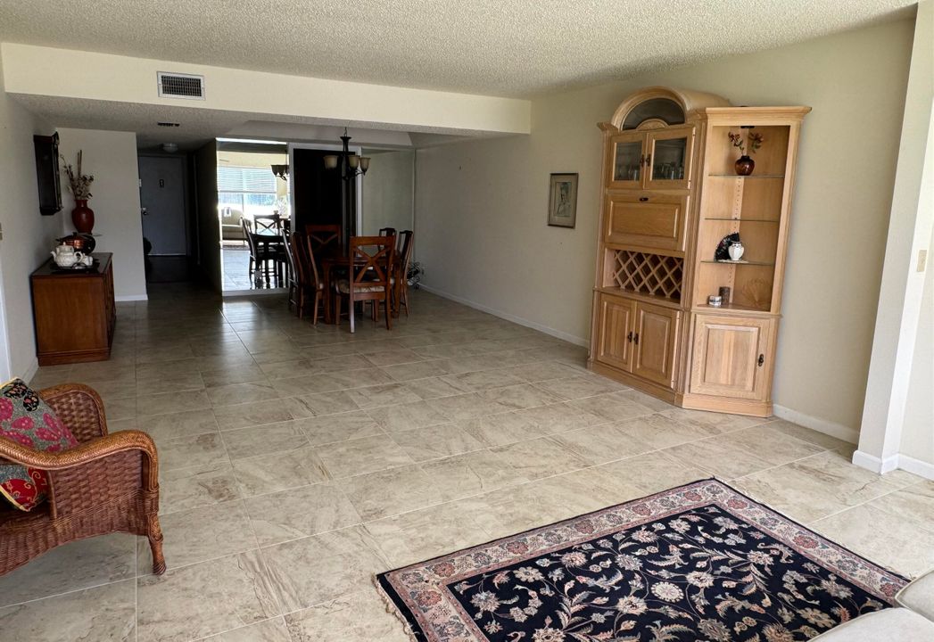 For Sale: $199,000 (2 beds, 2 baths, 1400 Square Feet)