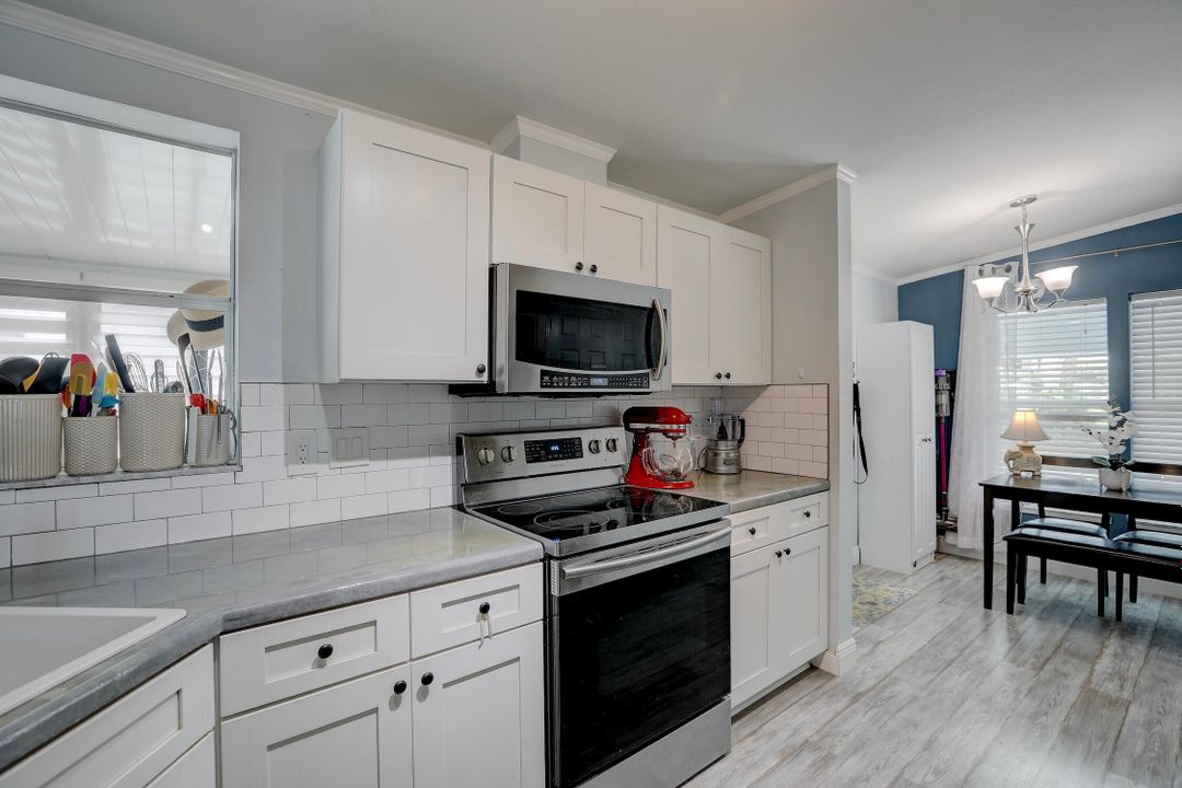 For Sale: $239,000 (3 beds, 2 baths, 1296 Square Feet)