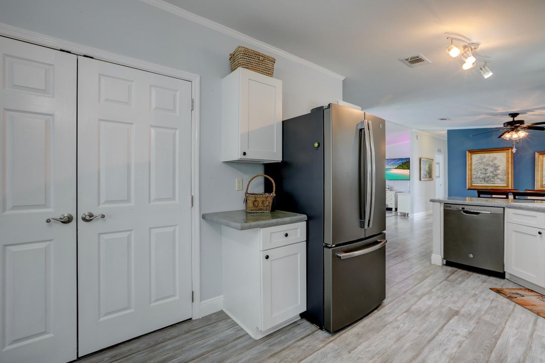 For Sale: $239,000 (3 beds, 2 baths, 1296 Square Feet)