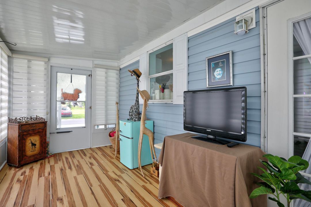 For Sale: $239,000 (3 beds, 2 baths, 1296 Square Feet)