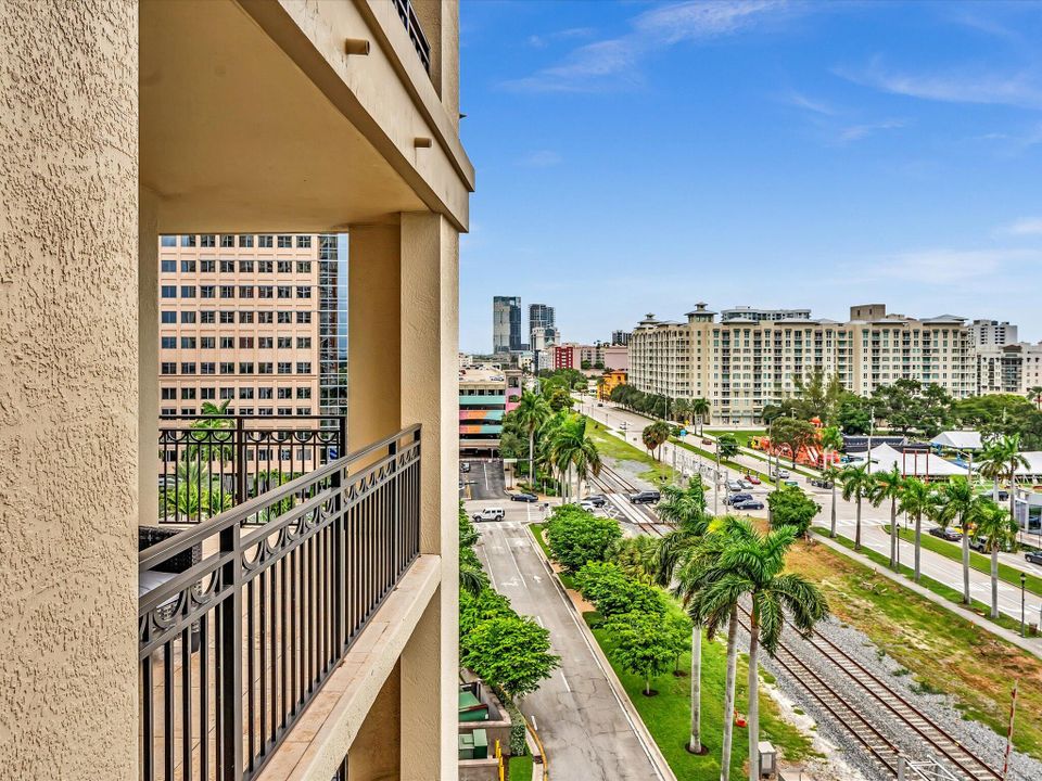 For Sale: $1,349,000 (3 beds, 2 baths, 1709 Square Feet)