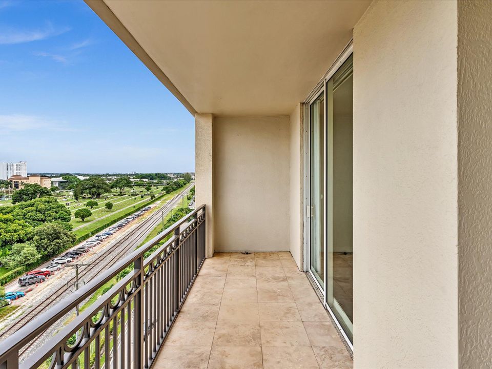 For Sale: $1,349,000 (3 beds, 2 baths, 1709 Square Feet)