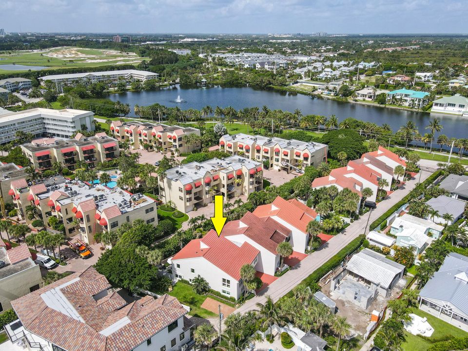 For Sale: $2,895,000 (3 beds, 3 baths, 2600 Square Feet)